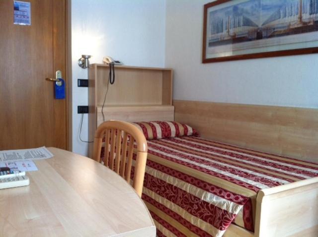 Hotel Fraderiana Торри-дель-Бенако Экстерьер фото